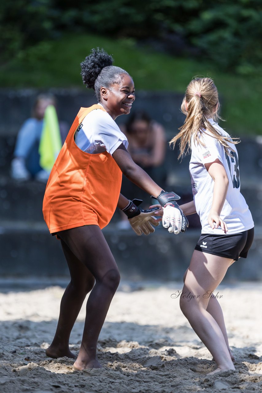 Bild 99 - wBJ/wCJ Beachsoccer Cup